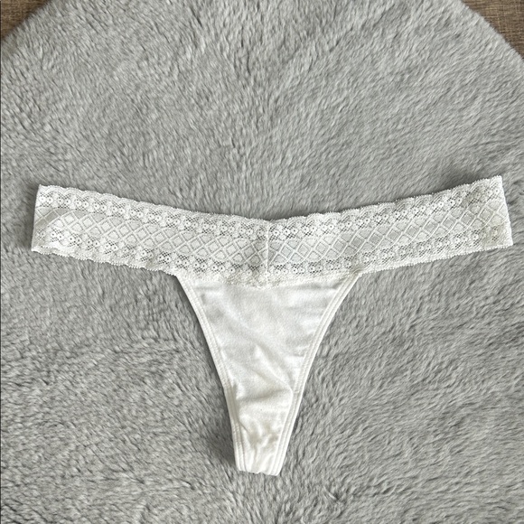 2010 Y2K Vintage Victoria's Secret Lace Thong Panty M - Picture 1 of 4